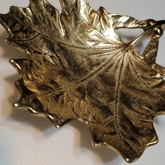Vintage Soild Brass Sugar Maple Leaf Ashtray - Picture 7 of 16